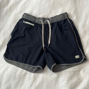 Vuori Men’s Linerless Banks Shorts Blue Polka Dot 5in Size Small